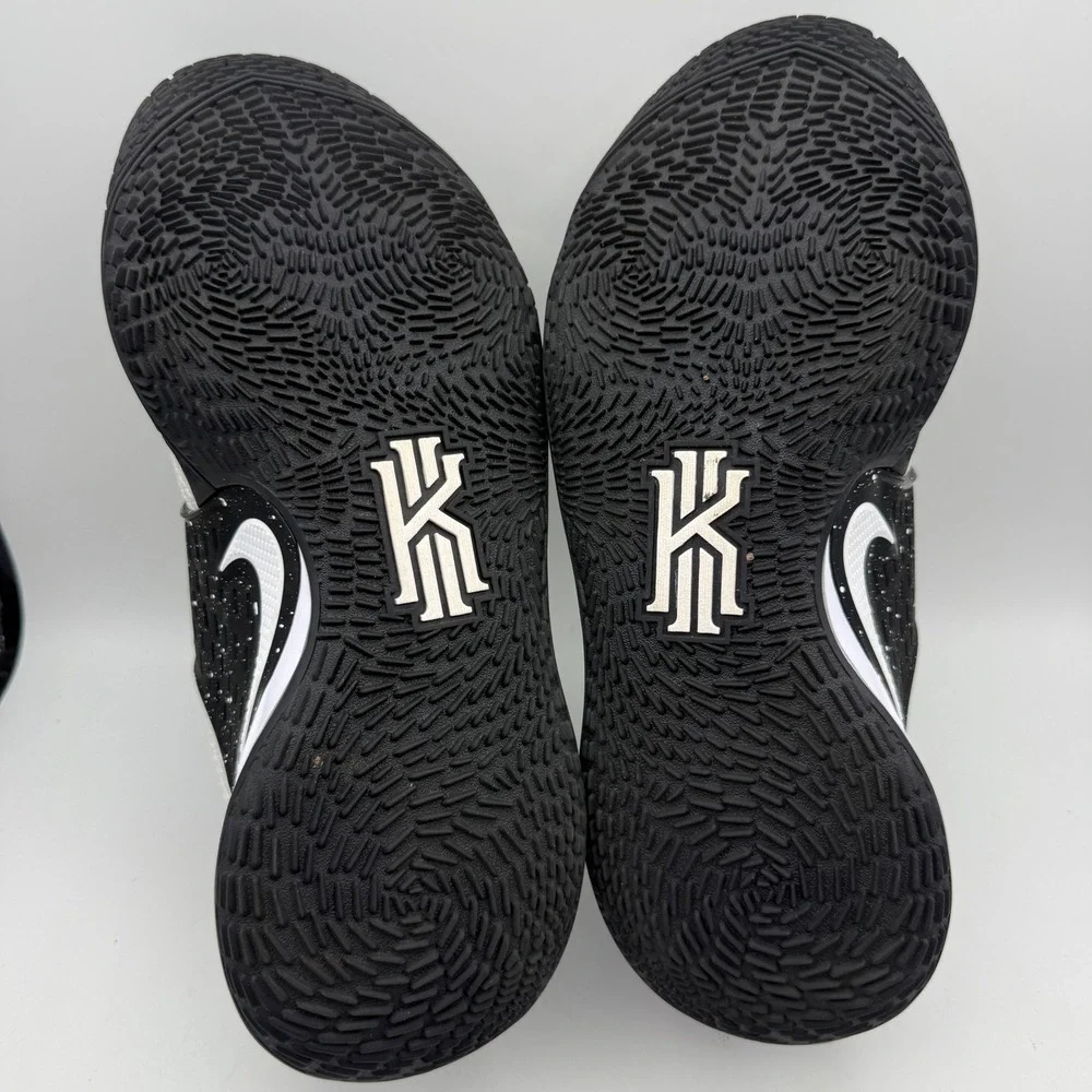 Nike Kyrie Low 2 TB Promo Mens Size 9.5 White Black Basketball Shoes CN9827-108